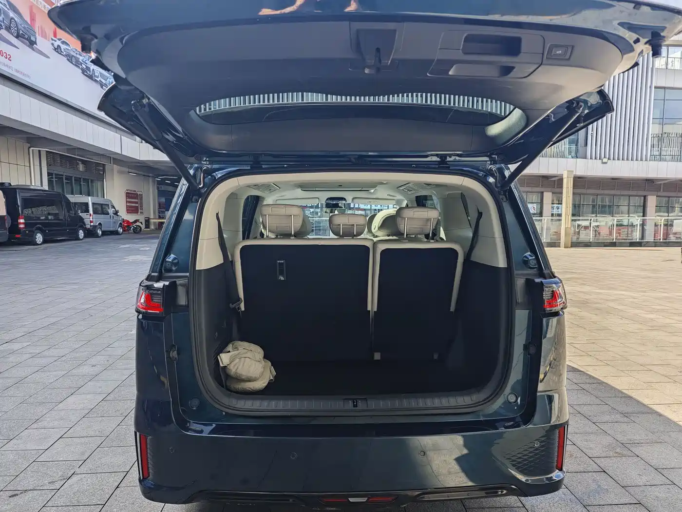 Voyah Auto Voyah Dreamer 2025 PHEV AWD Flagship Kunpeng Edition фото 6