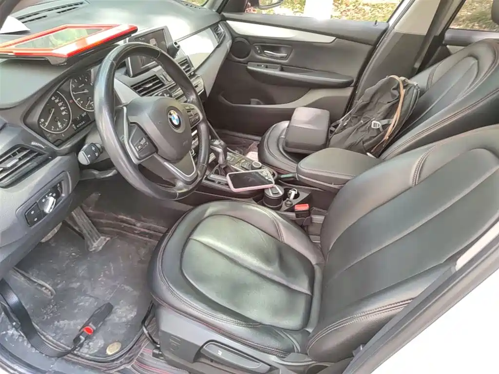 BMW 2 Series Touring 2016 218i Leading фото 15