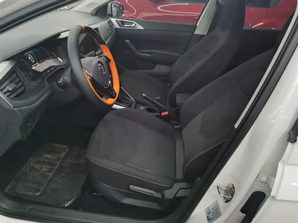 Volkswagen Polo 2019 Plus 1.5L Automatic Panorama Enjoyment Edition фото 15