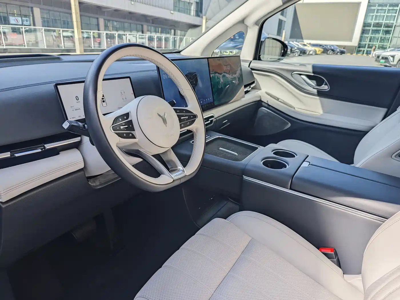 Voyah Auto Voyah Dreamer 2025 PHEV AWD Flagship Kunpeng Edition фото 23