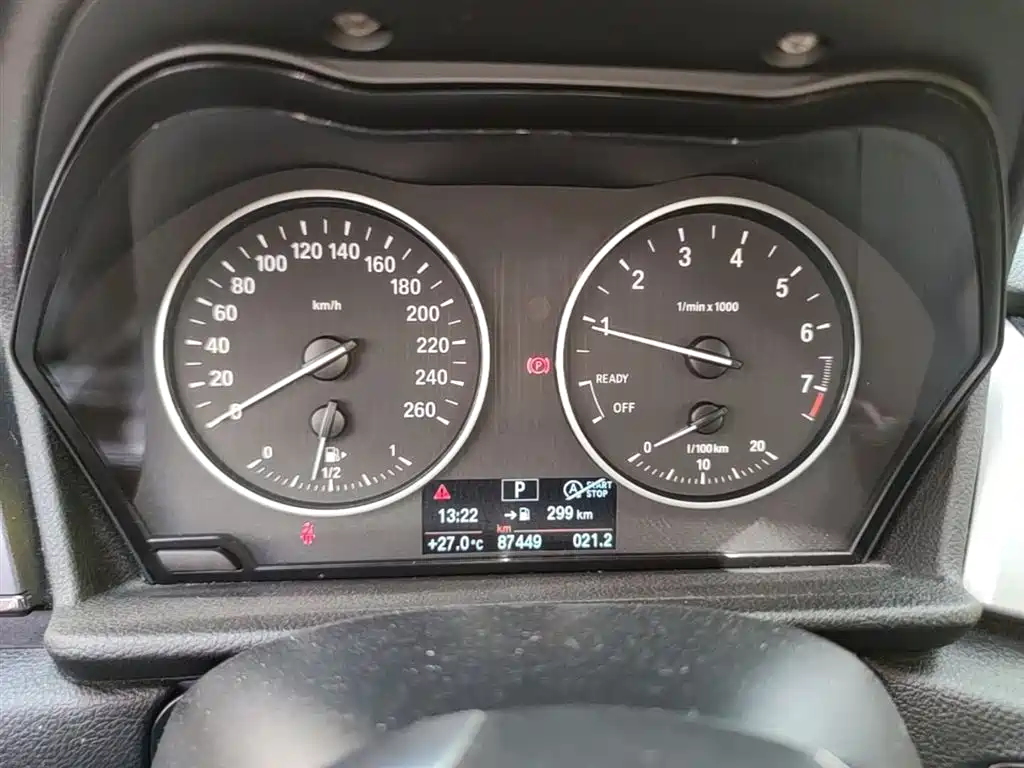 BMW 2 Series Touring 2016 218i Leading фото 12