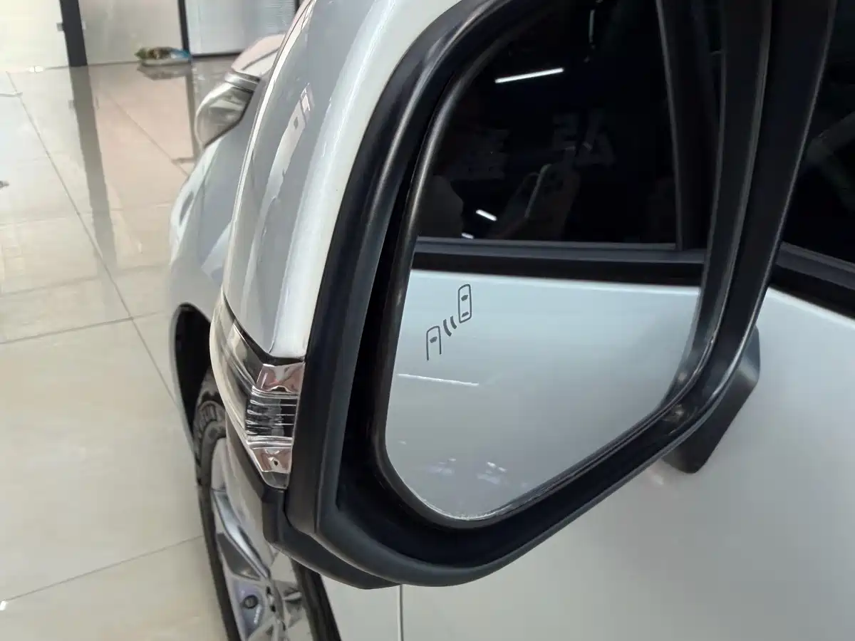 Photo 7 - Toyota Sienna