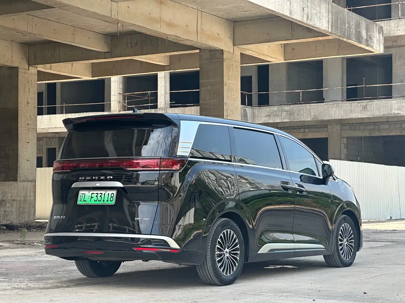 Denza D9 2024 DM-i 980 AWD Premium фото 9