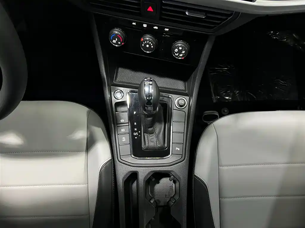 Volkswagen Bora 2023 200TSI DSG Yuexing Edition фото 14