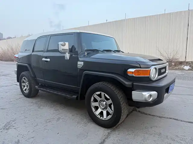 TOYOTA FJ COOL LUZE