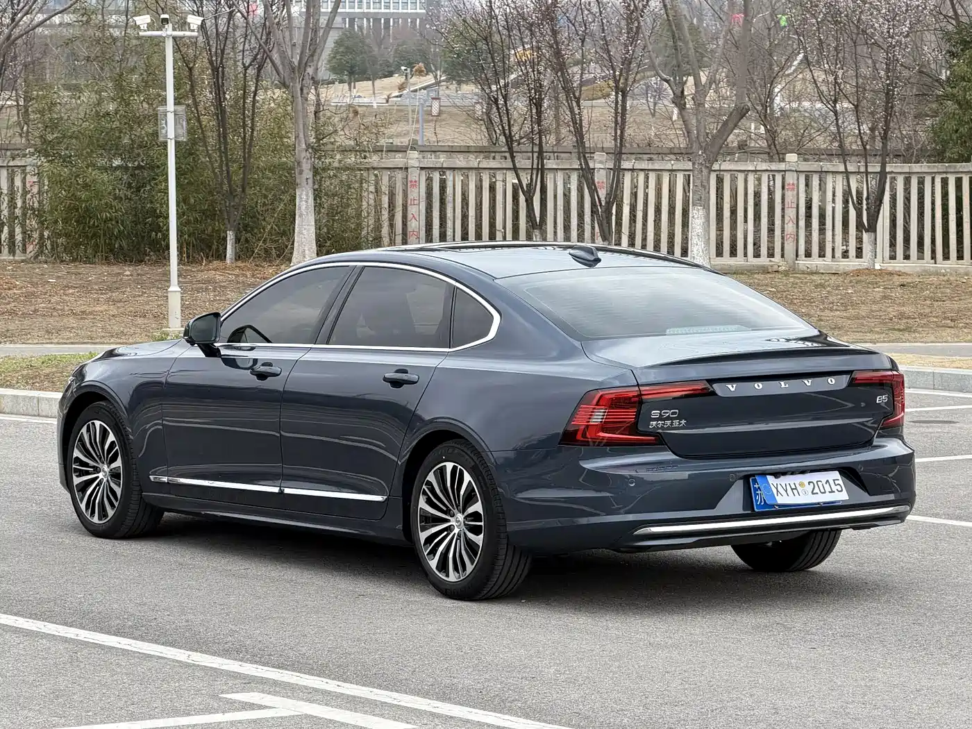 VOLVO S90