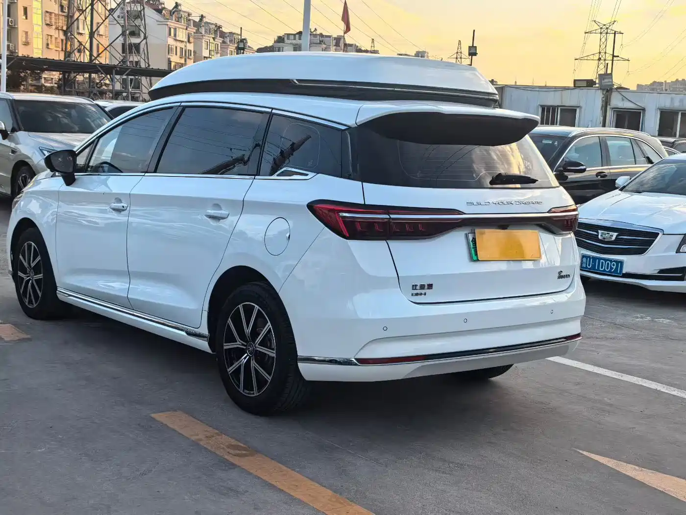 BYD Song MAX New Energy 2022 DM-i 105KM Executive Edition фото 2