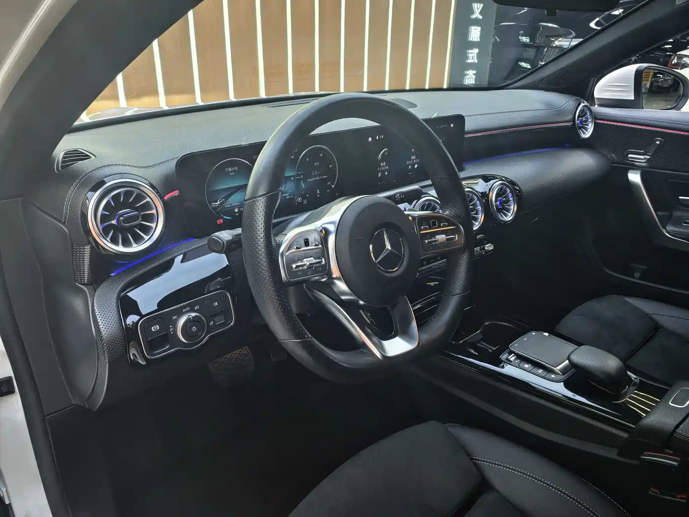 Mercedes-Benz A-Class 2023 A 200 L Fashion фото 9