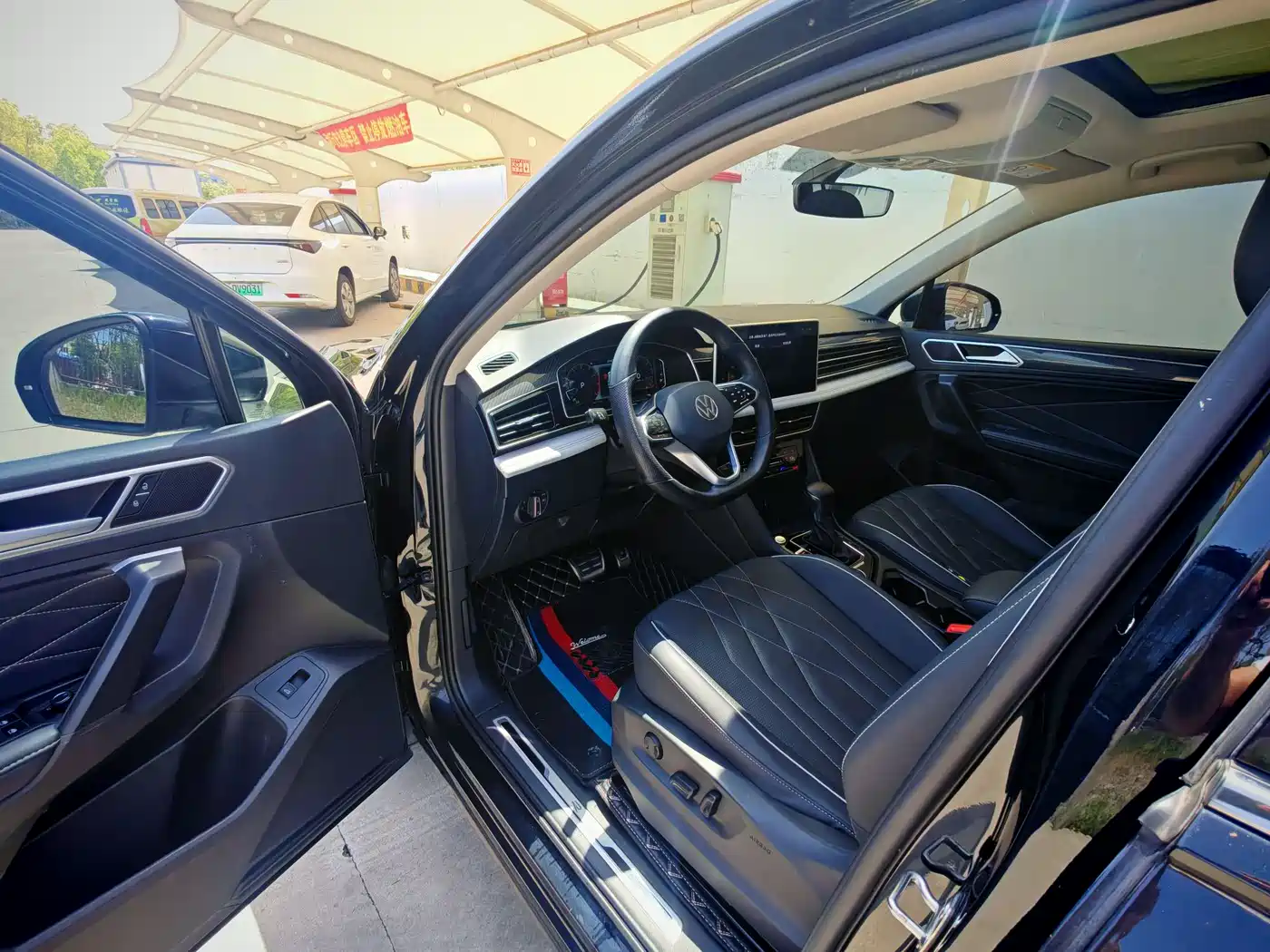 Volkswagen Tiguan L 2022 380TSI Automatic 4WD R-Line Cross Edition 7-Seater фото 7