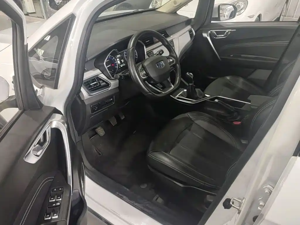 Фото 16 - Geely Vision X3