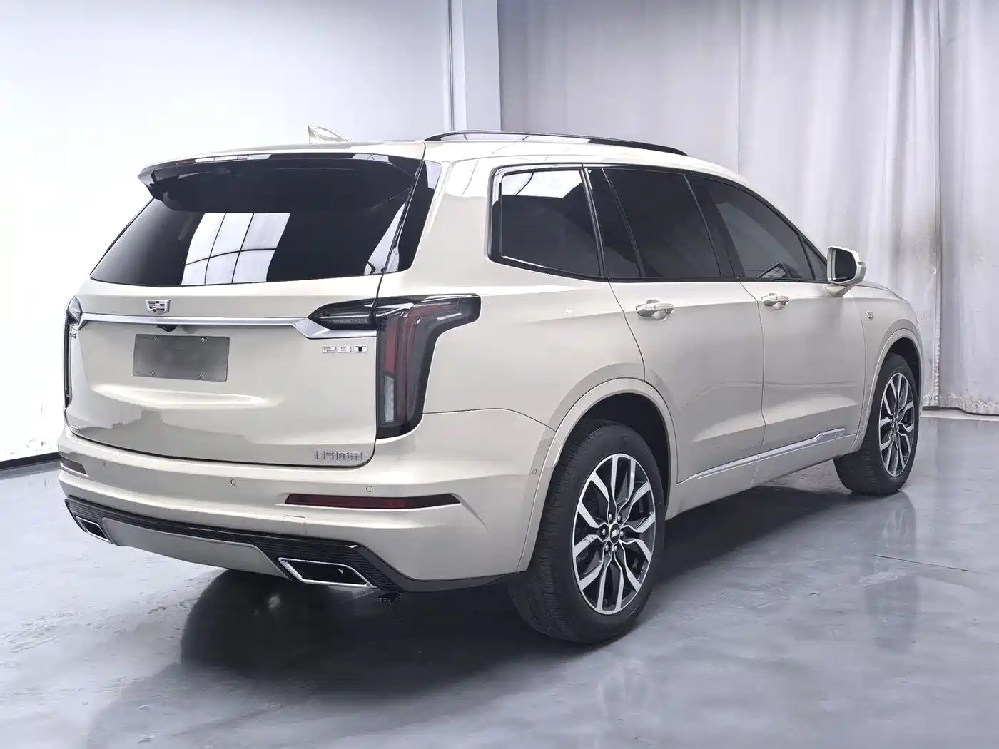 CADILLAC XT6