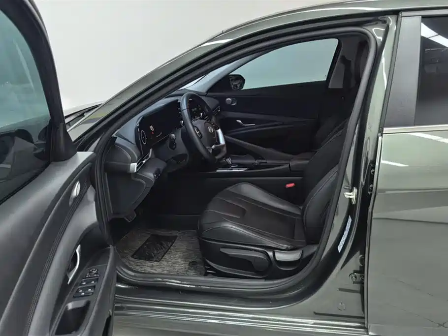 Hyundai Elantra 2023 1.5L CVT GLX Elite Edition фото 9
