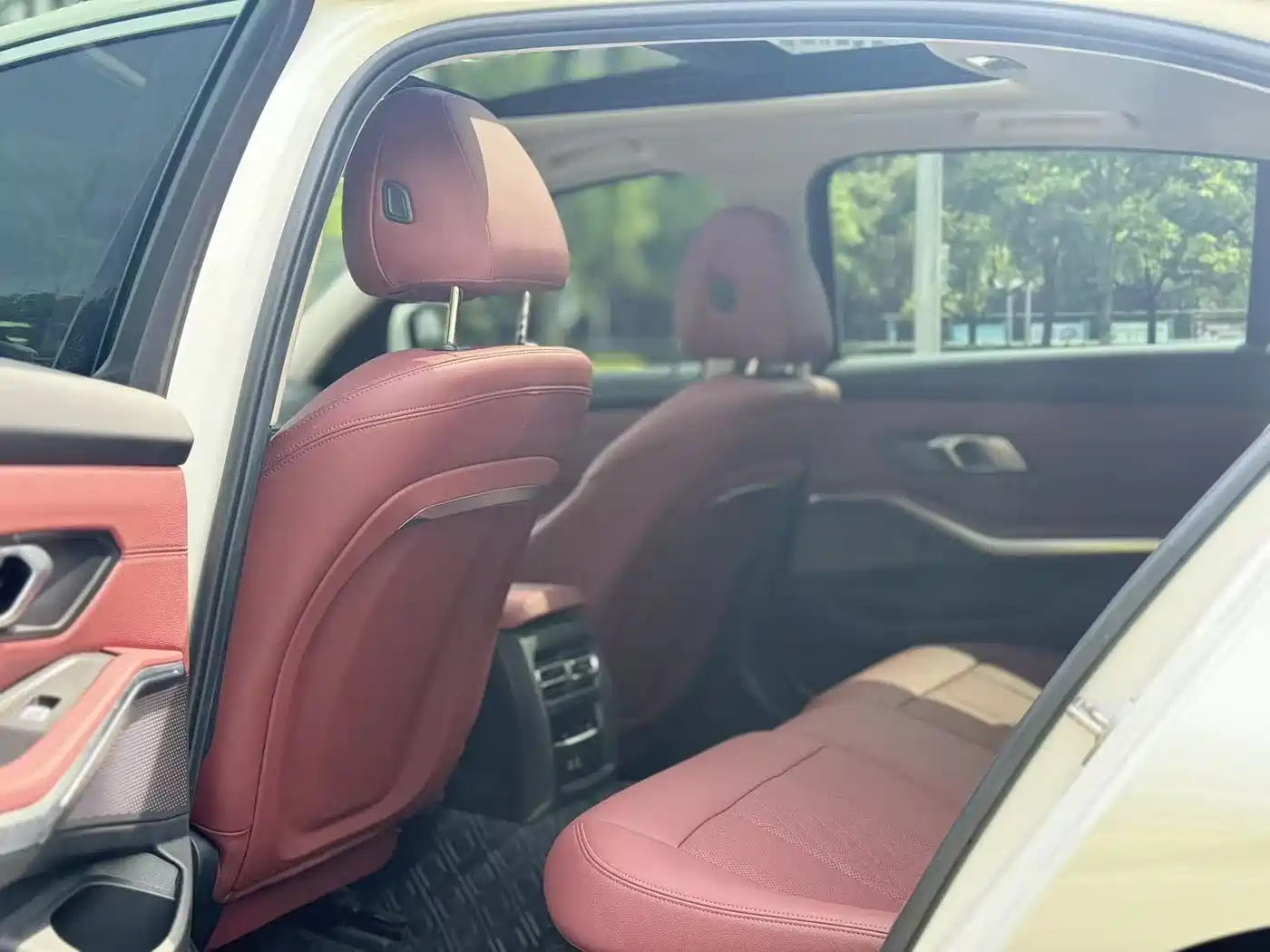 BMW 3 Series 2023 325Li M Sport Package фото 8