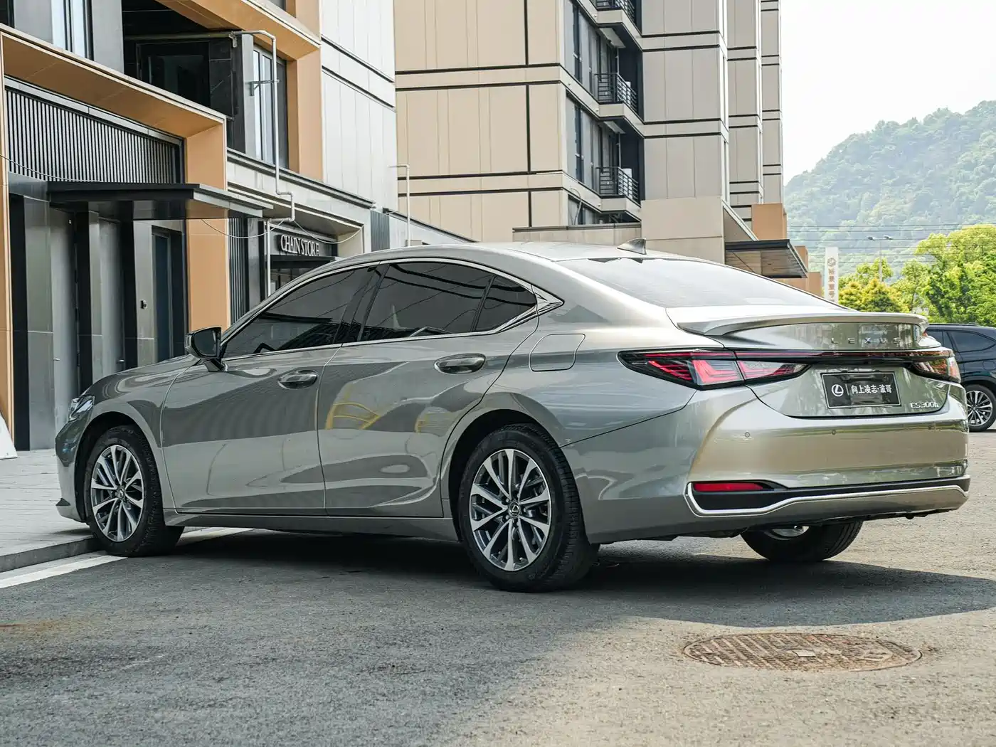 Lexus ES 2025 300h Ultimate Edition фото 6