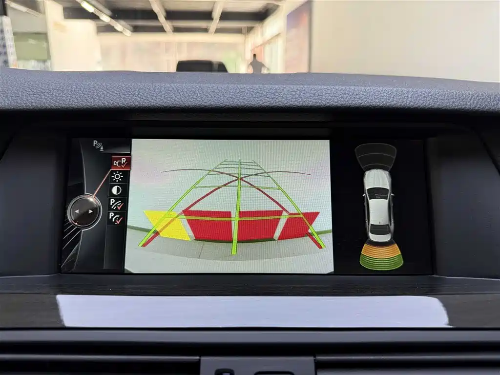 BMW 5 Series 2013 530Li Leadership фото 15