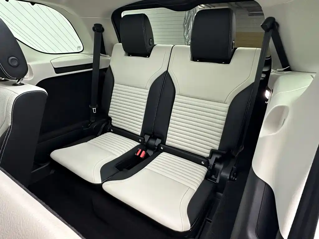 Land Rover Discovery 2023 2023 360PS R-Dynamic S