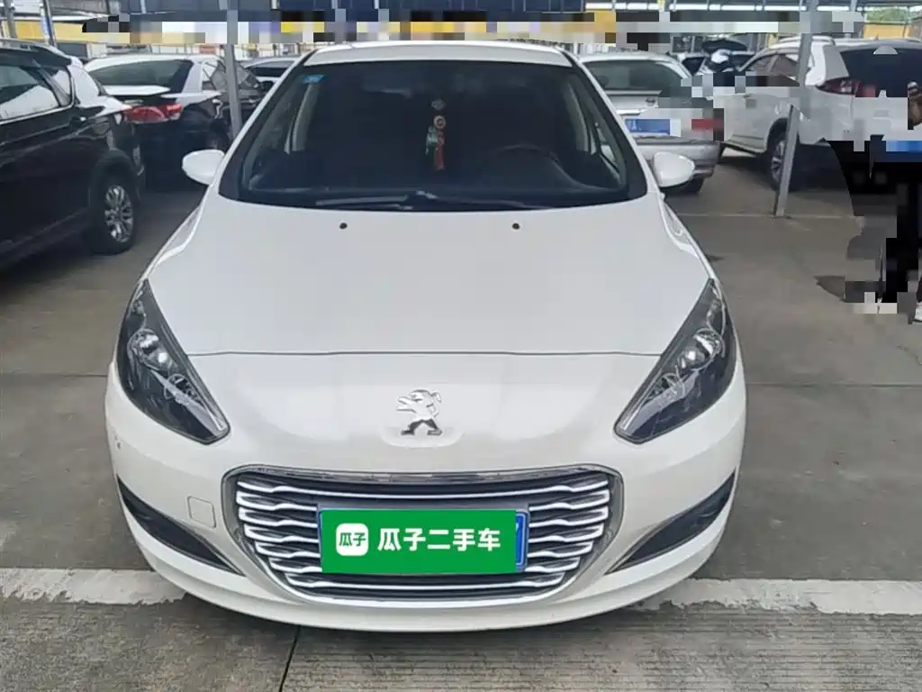 Peugeot 308 2014 Model Joy Edition Classic 1.6L Automatic Superior Style фото 5