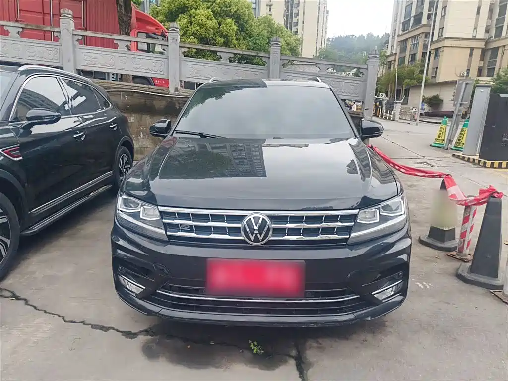 VOLKSWAGEN TIGUAN L