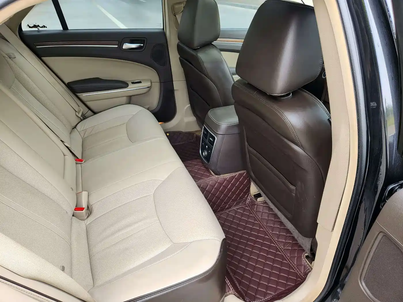 Chrysler 300C (Import) 2014 2013 Model 3.6L Premium Comfort Edition