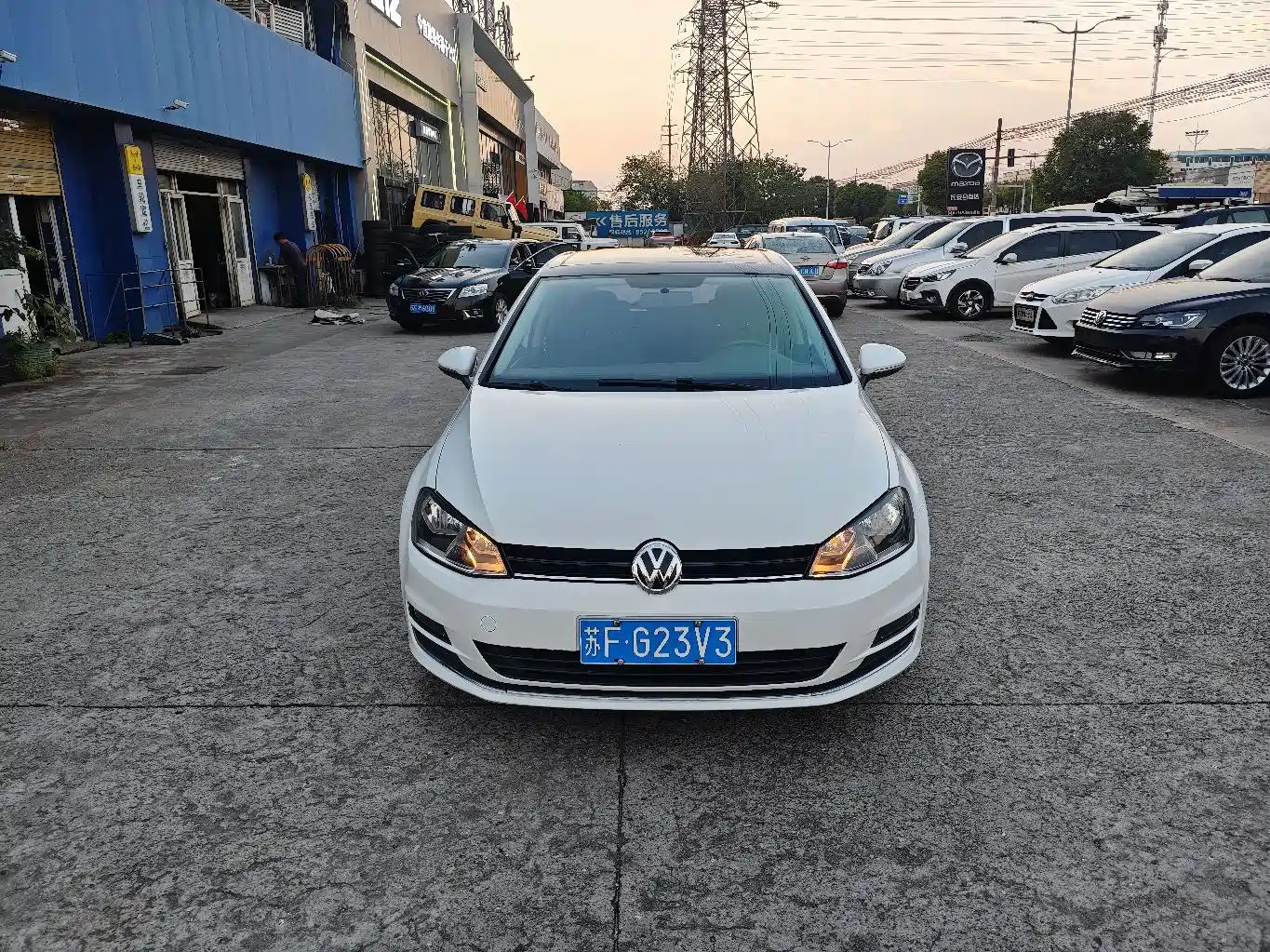 Photo 2 - Volkswagen Golf