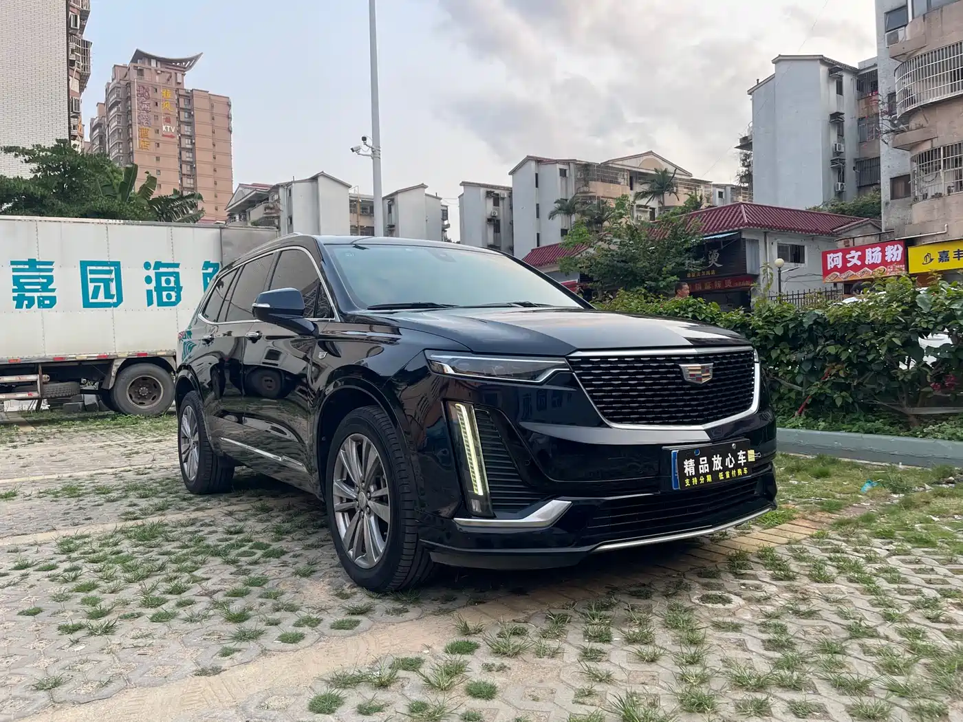 CADILLAC XT6