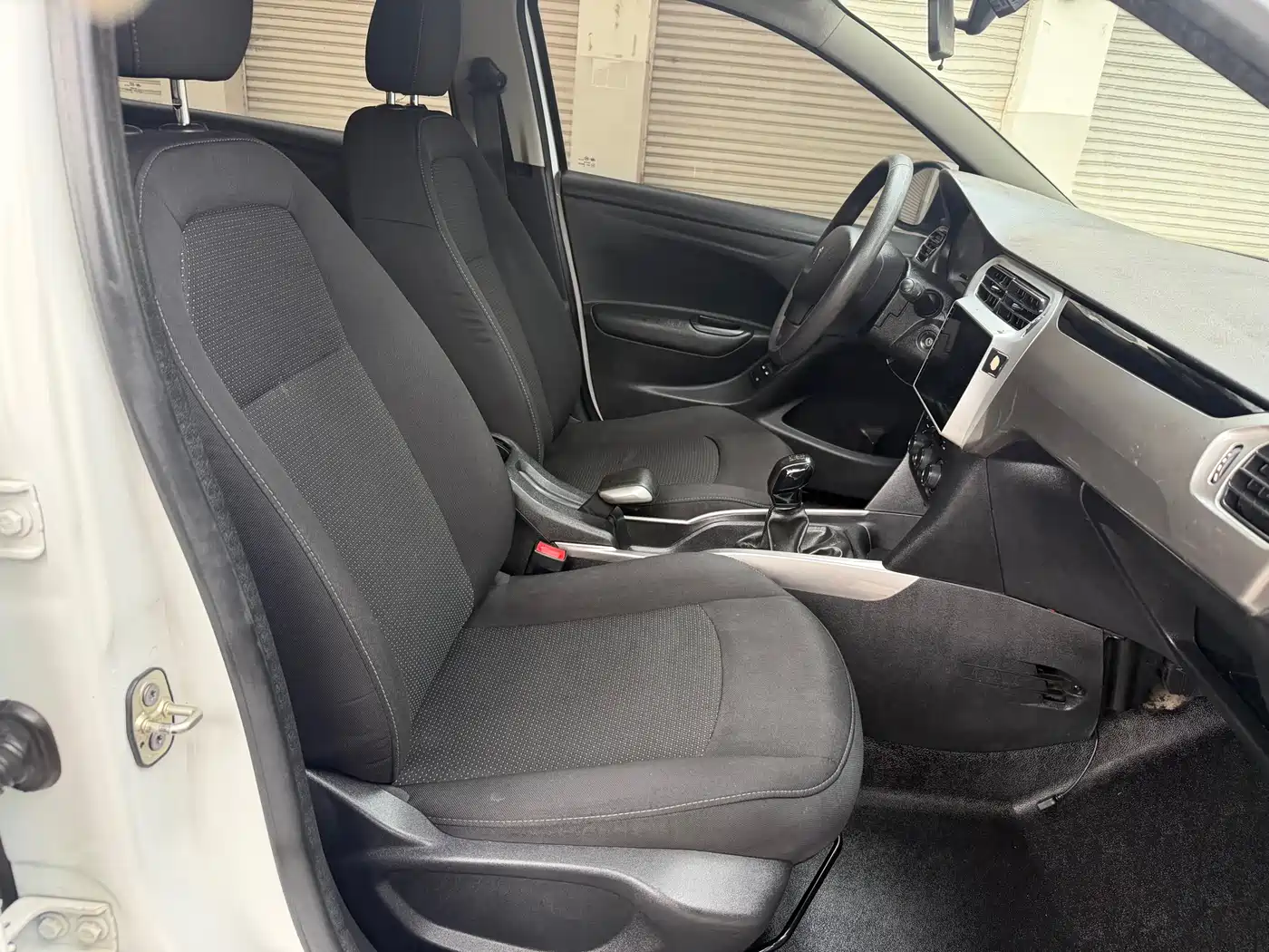 Peugeot 301 2018 1.6L Manual Comfort Edition фото 7