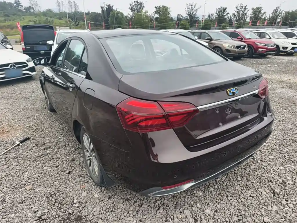 Фото 5 - Geely Emgrand