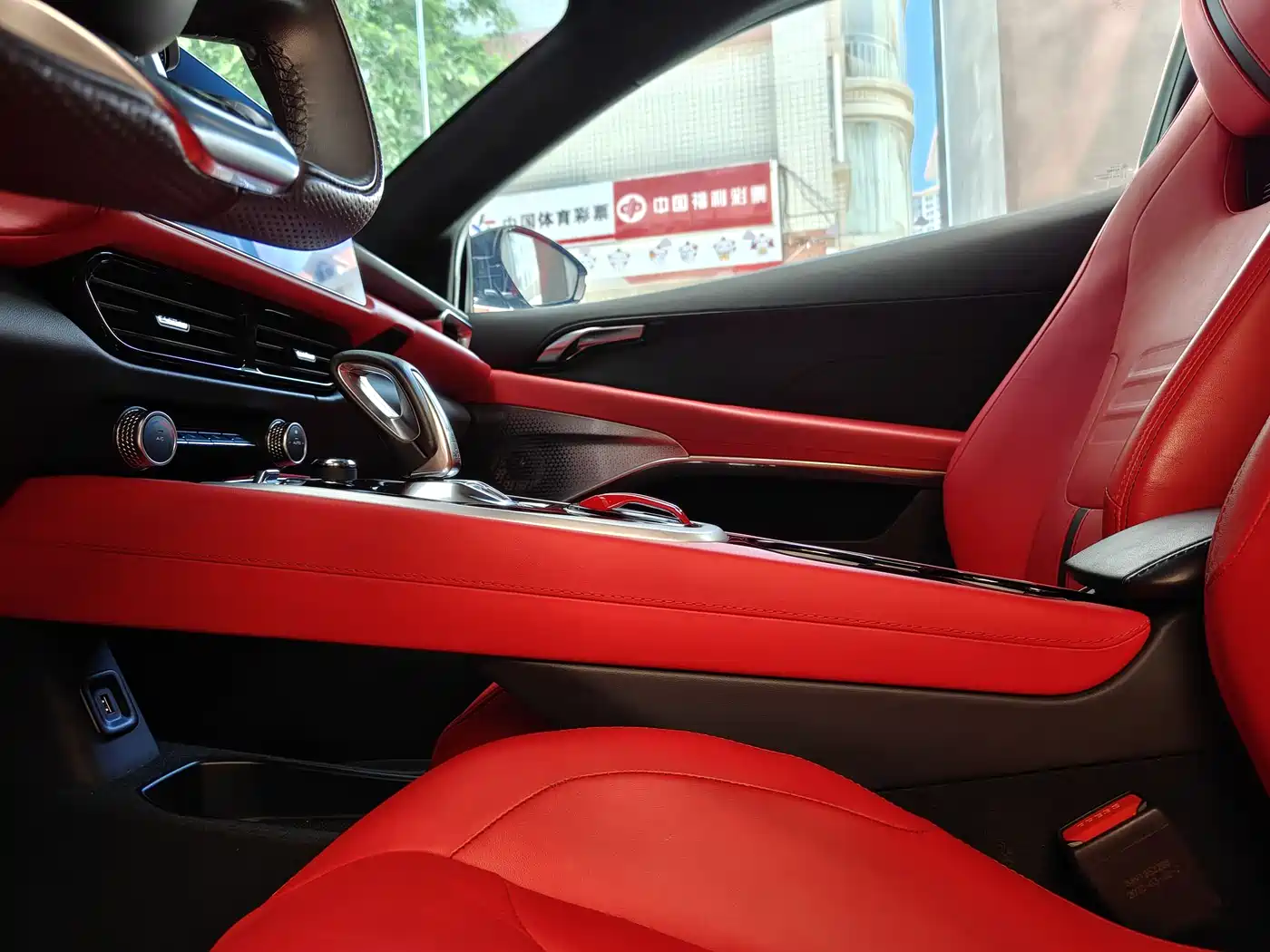 Lotus Cars EMIRA 2021 2.0T DCT First Edition фото 11