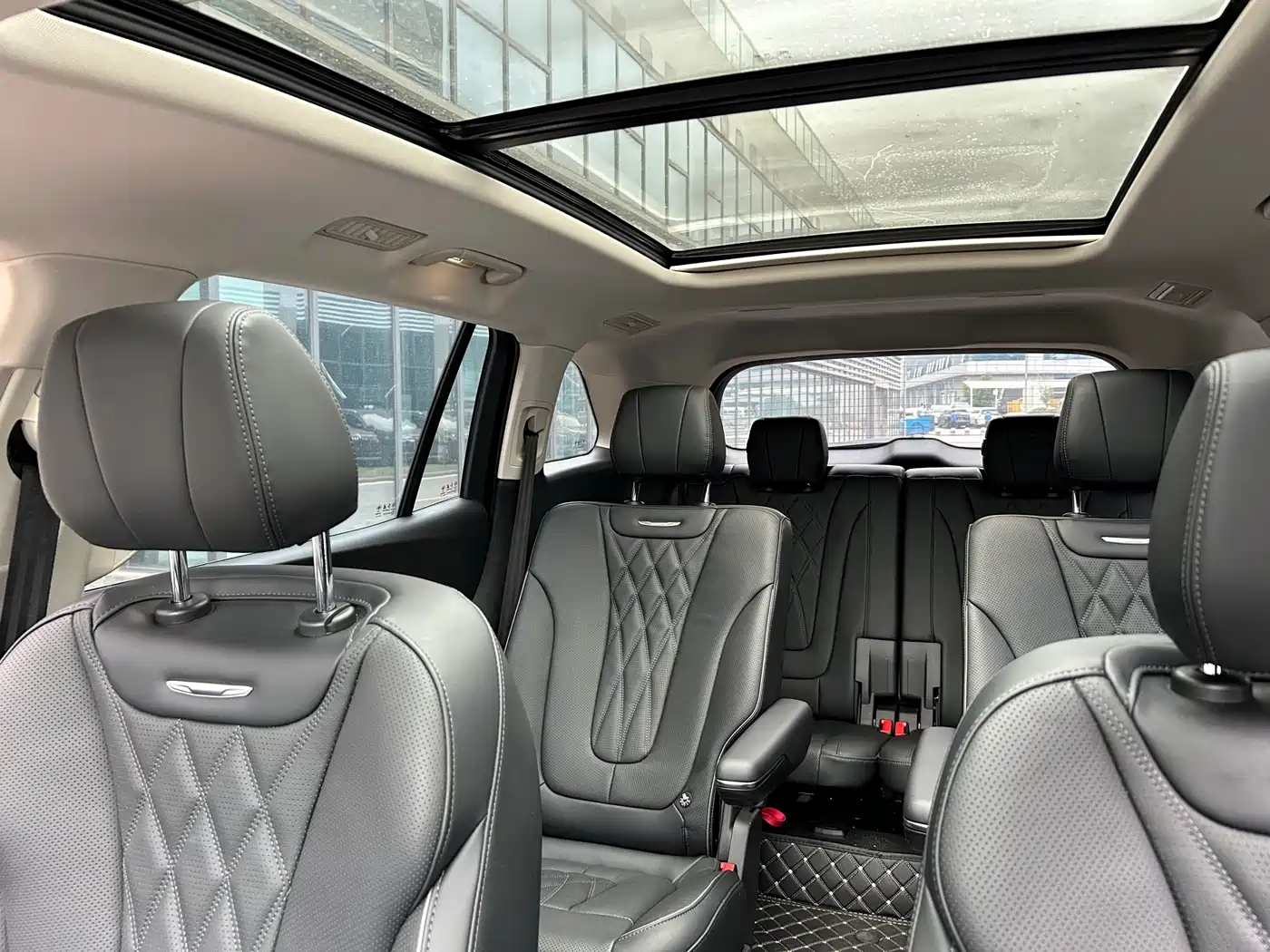 Hongqi HS7 PHEV 2024 2.0T PHEV 4WD Flagship Edition 6-seater фото 12