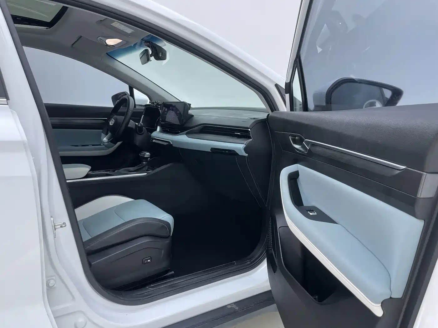 Geely Emgrand S 2022 2022 1.4T CVT Crossover Player