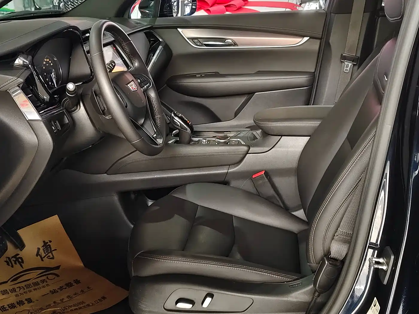 CADILLAC XT6