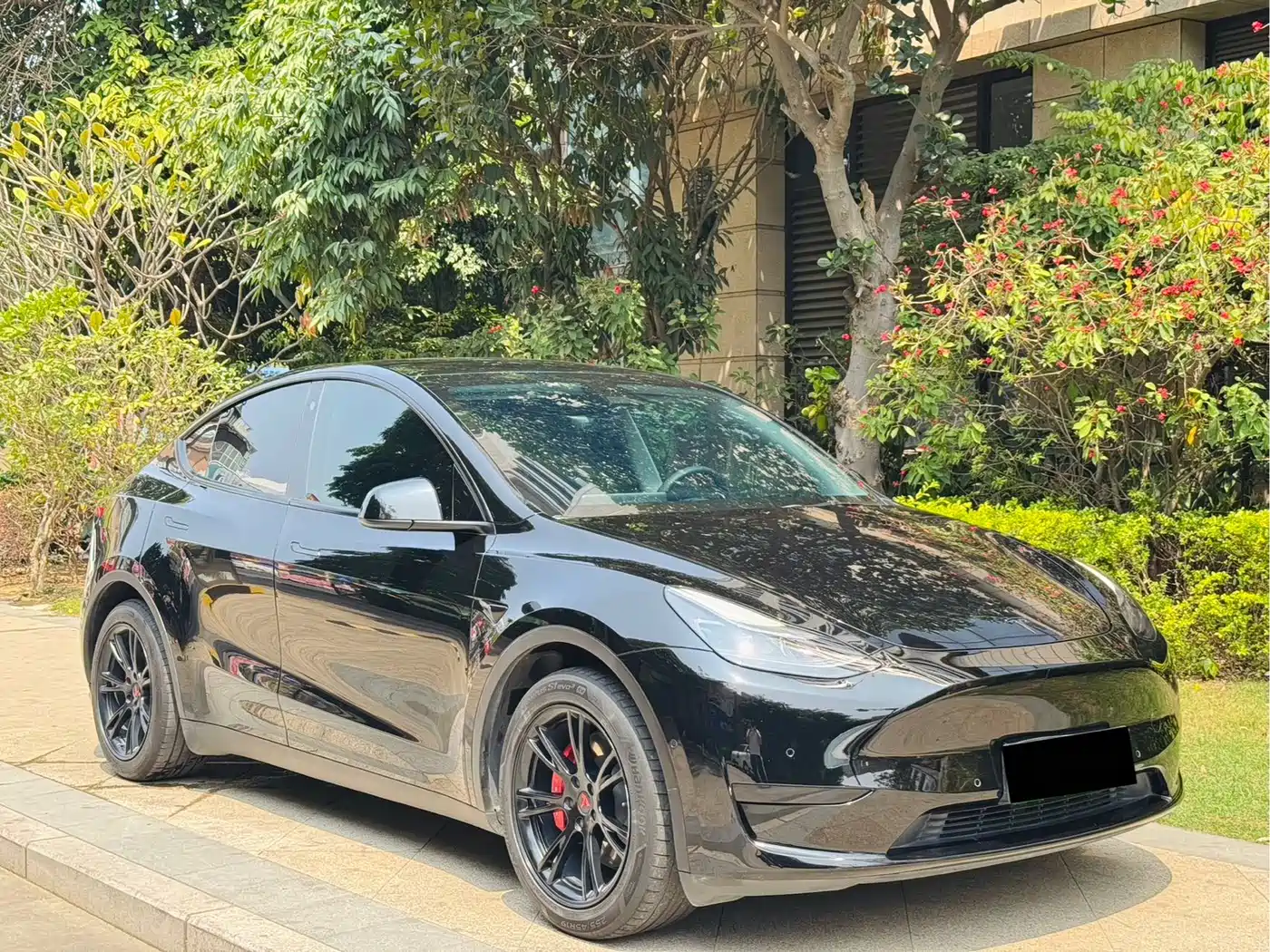 TESLA MODEL Y