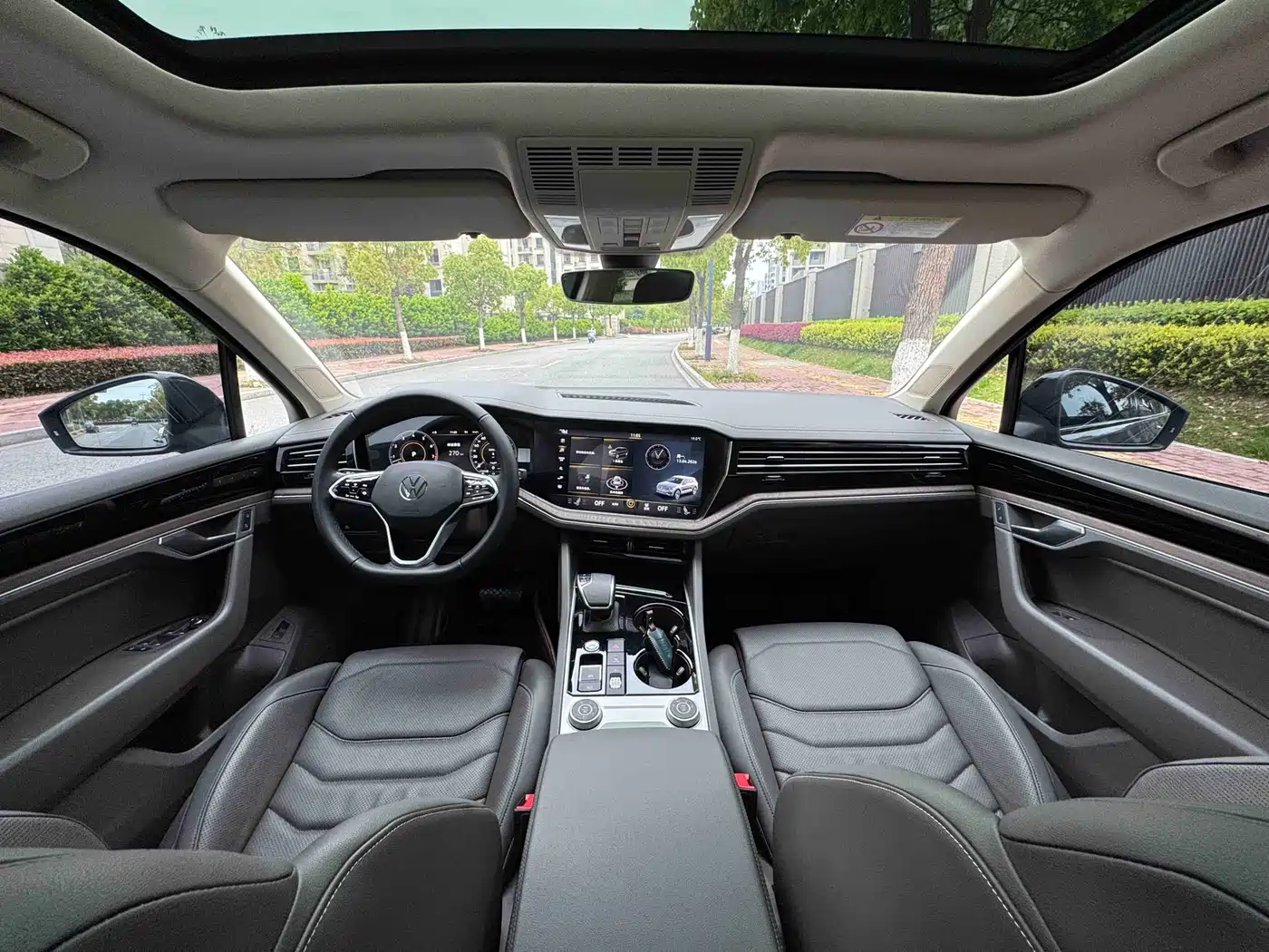 VOLKSWAGEN TOUAREG