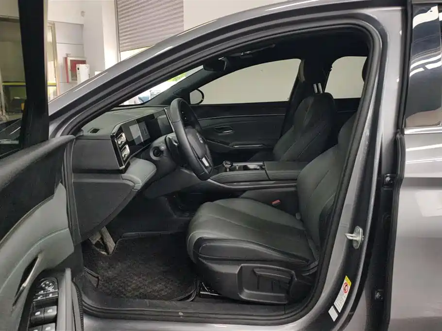BYD Qin L 2025 DM-i Smart Drive Edition 80KM Leading фото 9