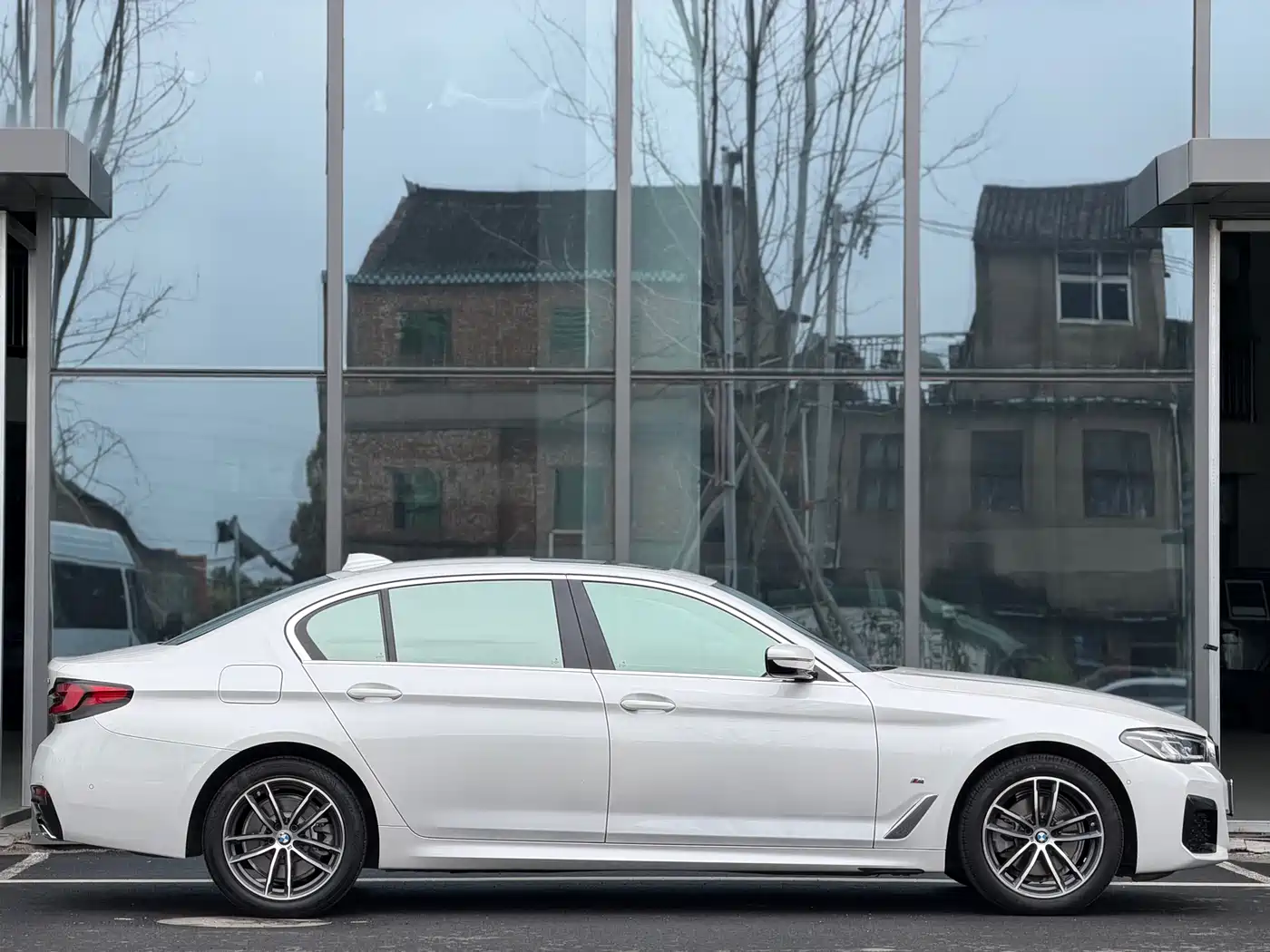 BMW 5 Series 2022 525Li M Sport Package фото 3