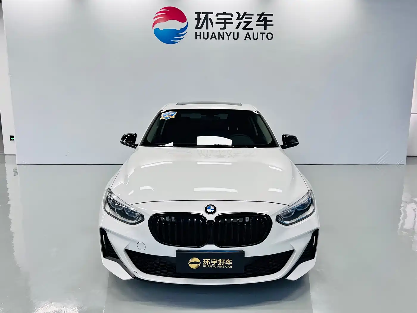 BMW 1 Series 2023 120i M Sport Shadow Edition фото 2