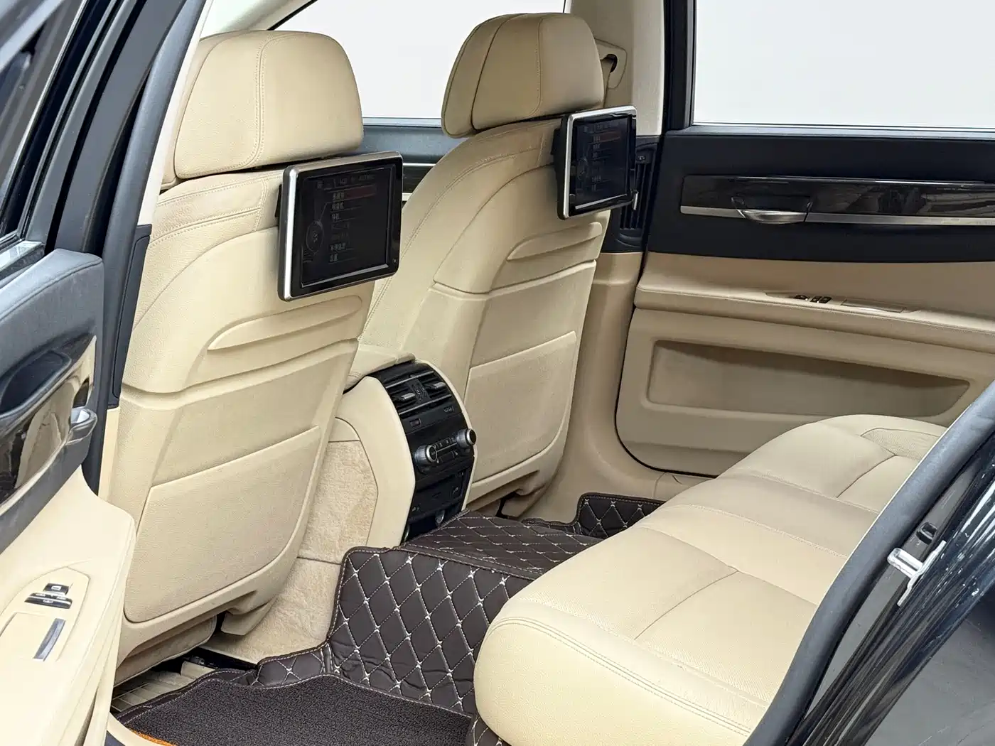 BMW 7 Series 2013 Model 740Li Leading фото 4