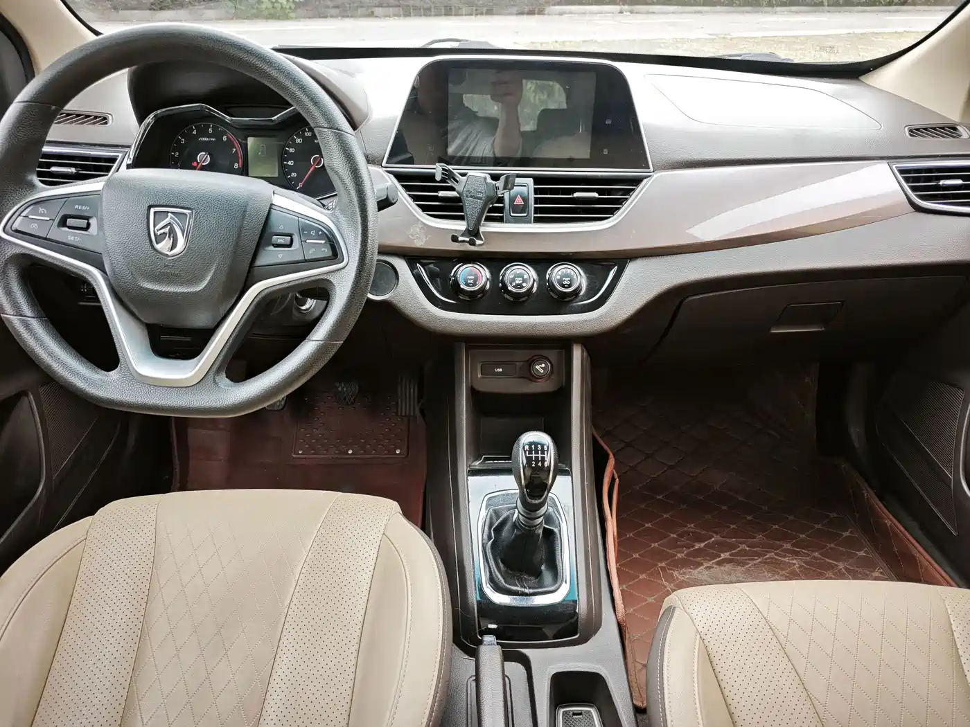 Baojun 310W 2017 2017 1.5L Manual Fashion Edition (China V)