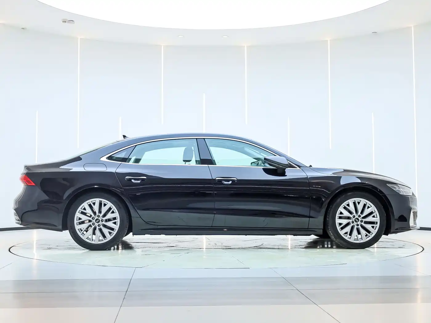 Audi A7L 2024 45TFSI S-line Dream Edition Crystal Package фото 6