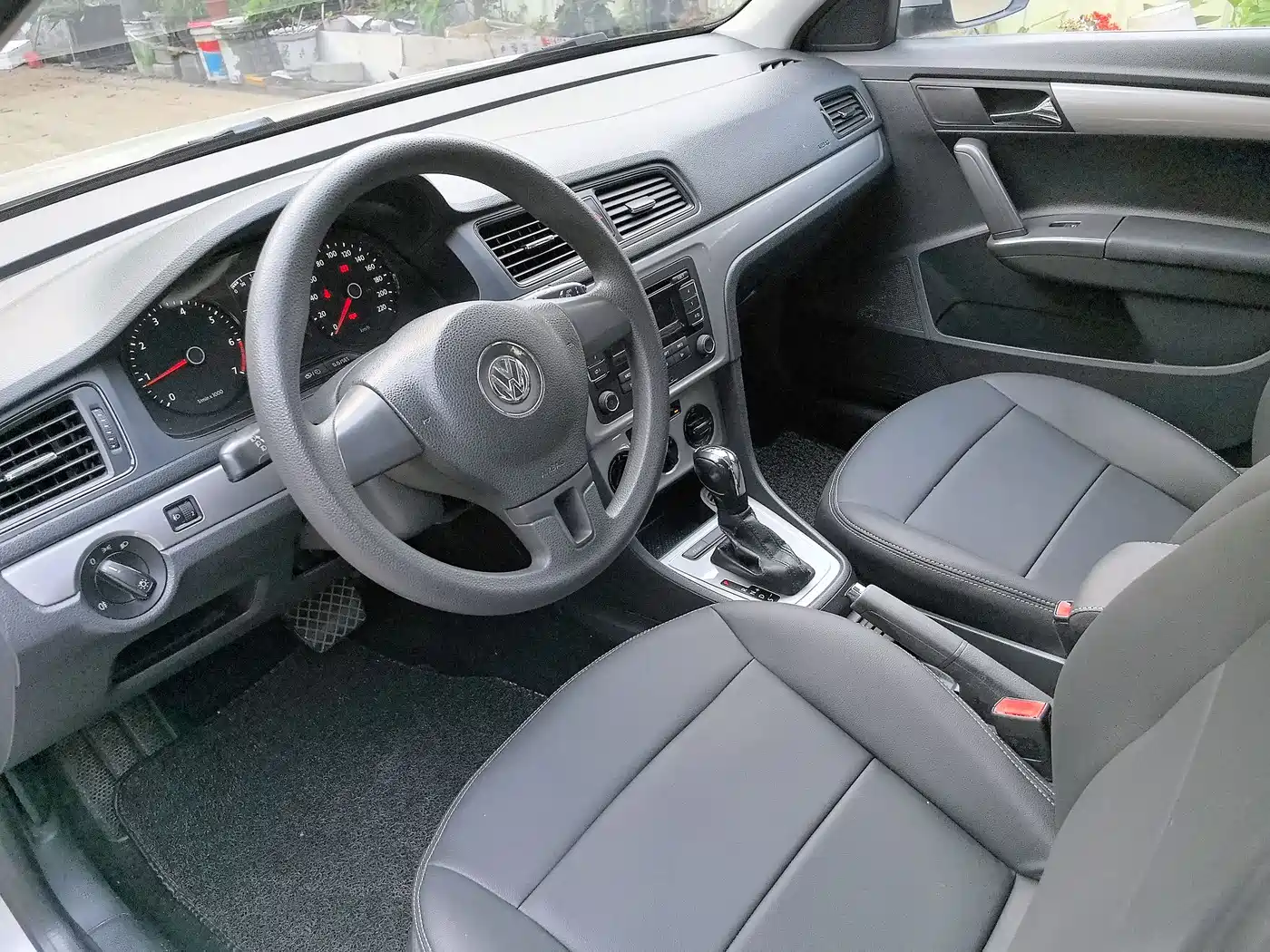 Volkswagen Lavida 2013 1.6L Automatic Trend Edition фото 10