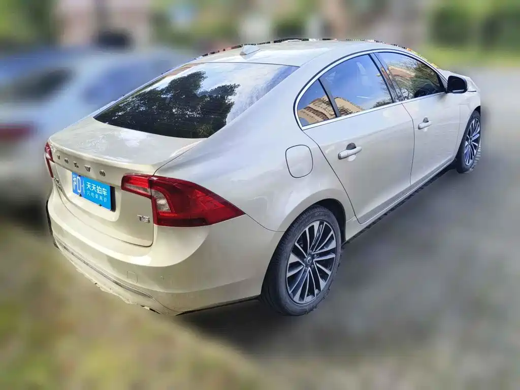 Photo 2 - Volvo S60