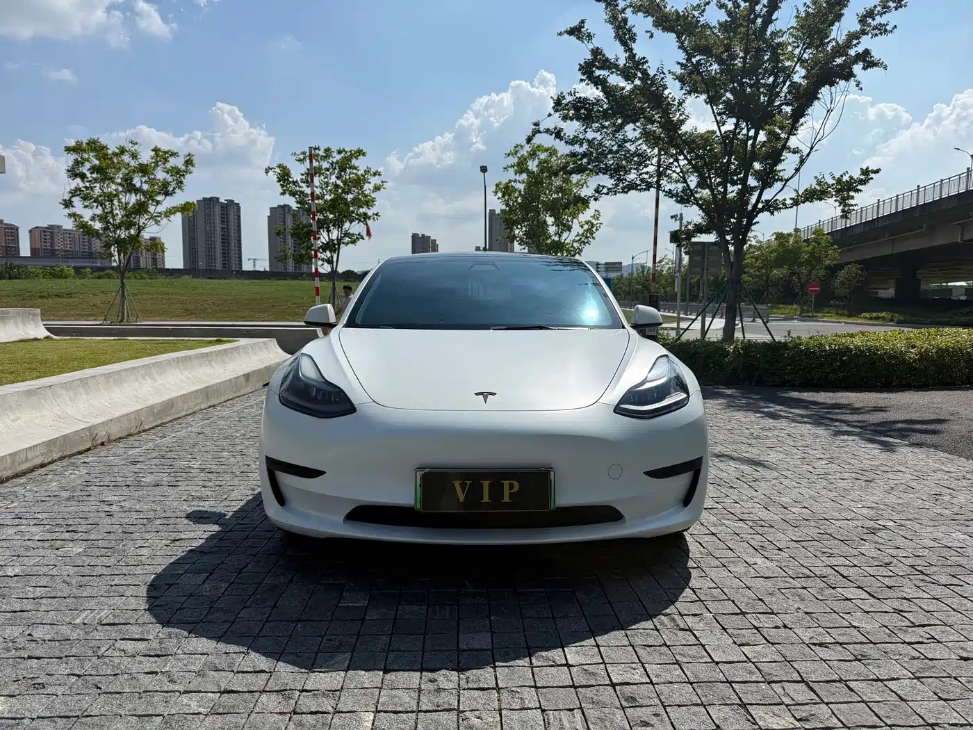 Фото 3 - Tesla Model 3
