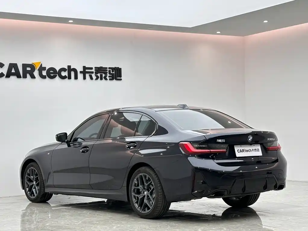 Photo 3 - BMW 3 Series