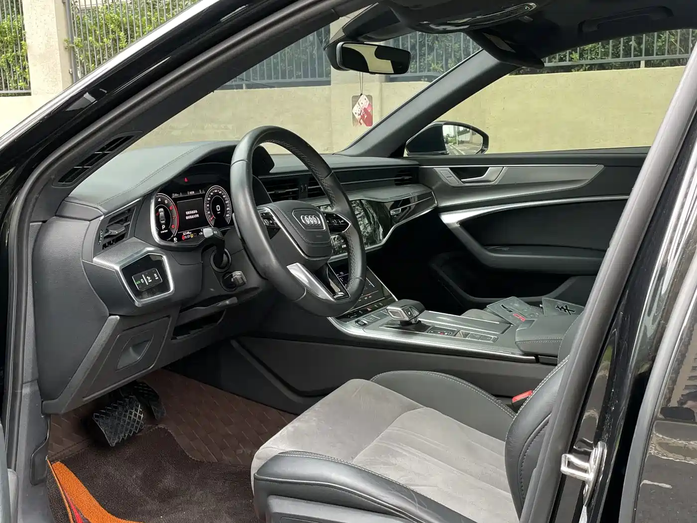 Фото 4 - Audi A6L
