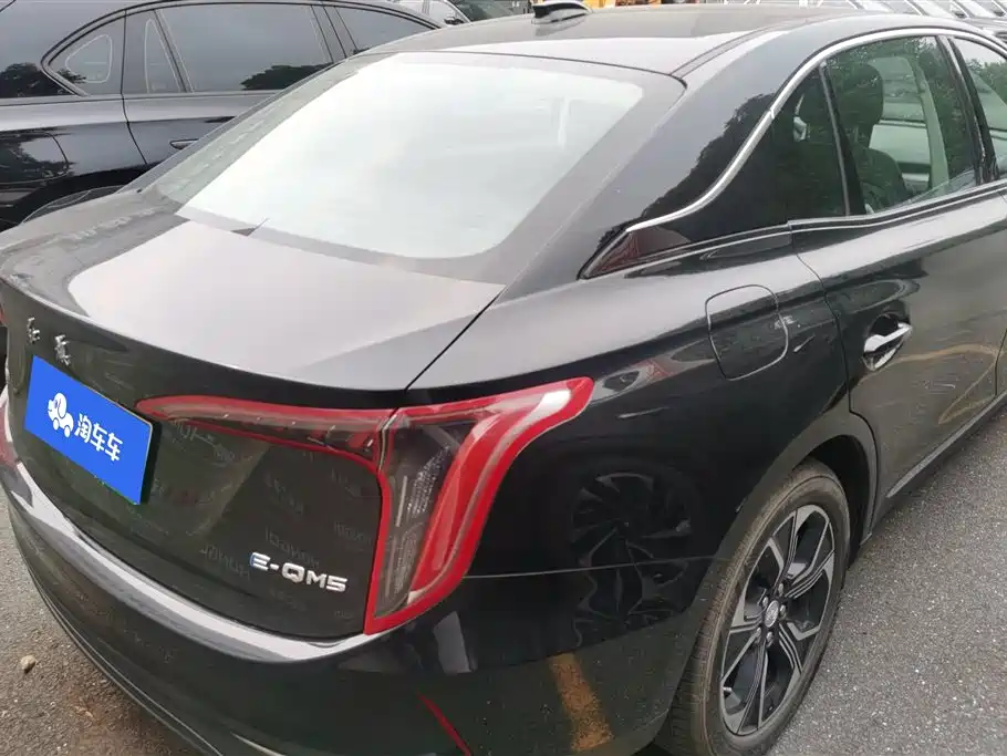 Hongqi E-QM5 2023 Facelift Basic Travel Edition фото 3
