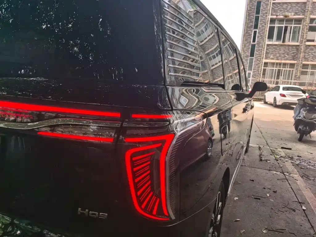 Hongqi HQ9 2023 2.0T Smart Connect Flag Enjoy Edition фото 8