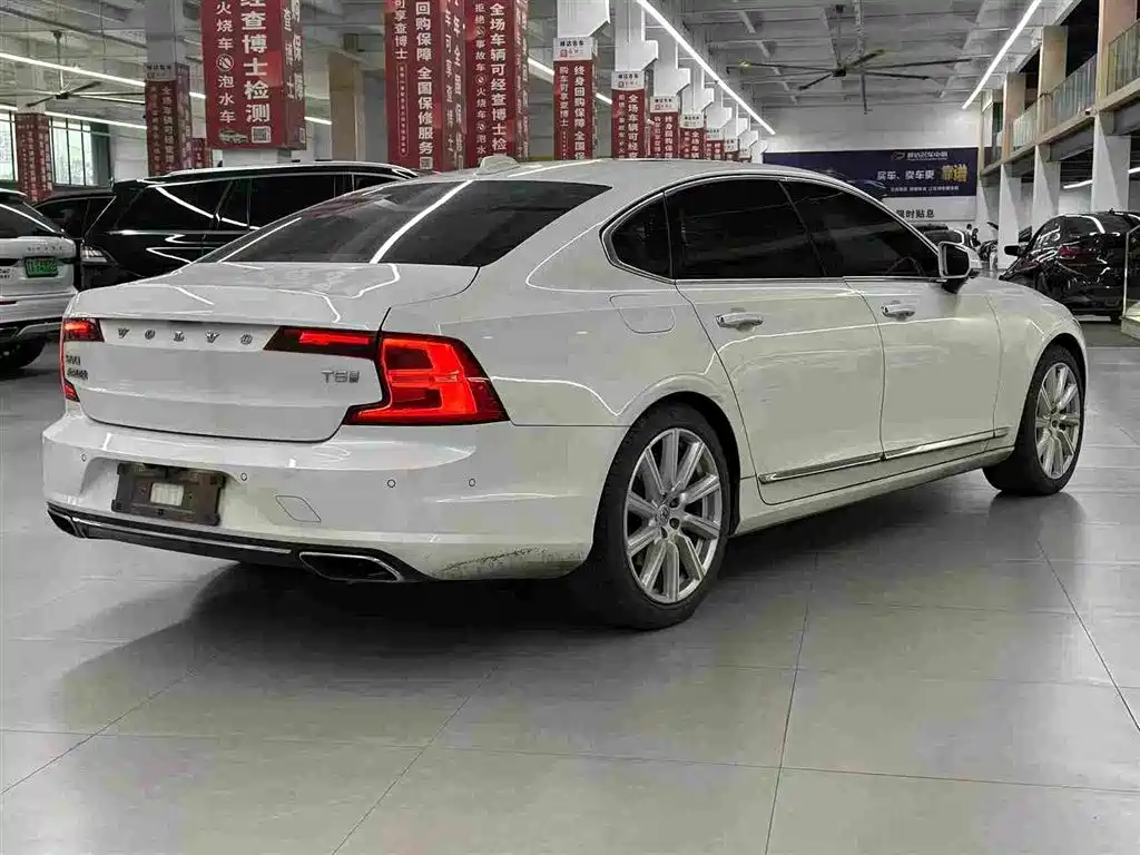 Фото 7 - Volvo S90
