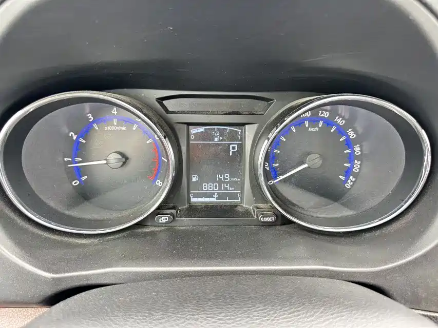 Dongfeng Fengxing Fengxing SX6 2017 2016 1.6L CVT Luxury
