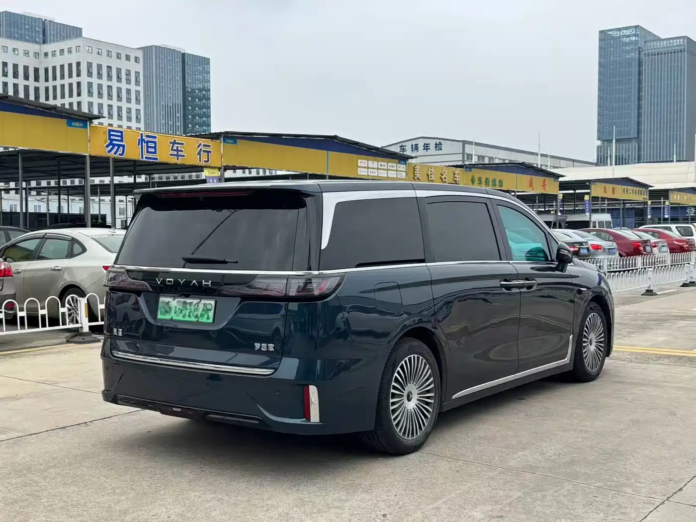 Voyah Auto Voyah Dreamer 2025 PHEV AWD Flagship Qian Kun Edition фото 6