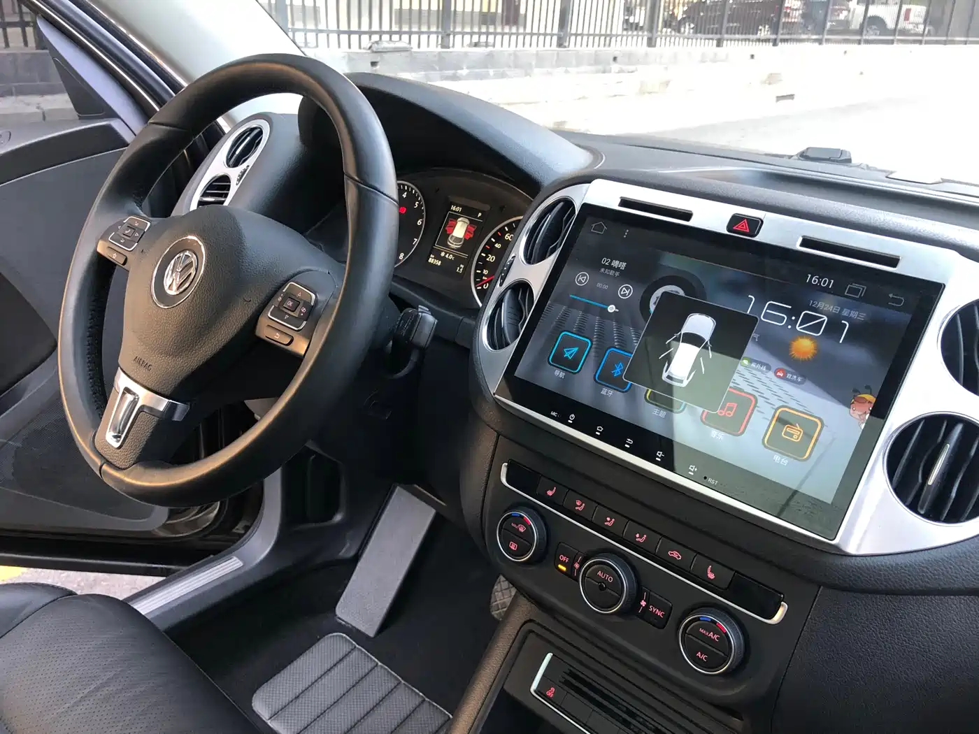 Volkswagen Tiguan 2015 1.8TSI Automatic 2WD Highline фото 11